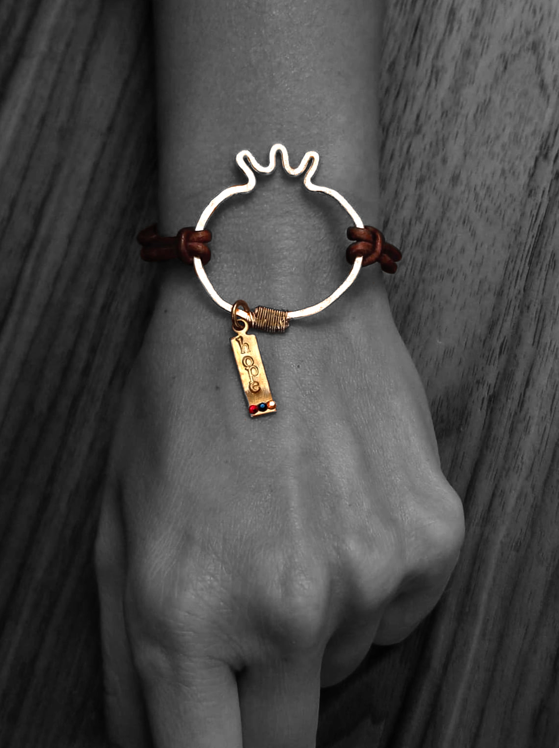 Noor Bracelet-S-model_edited.png